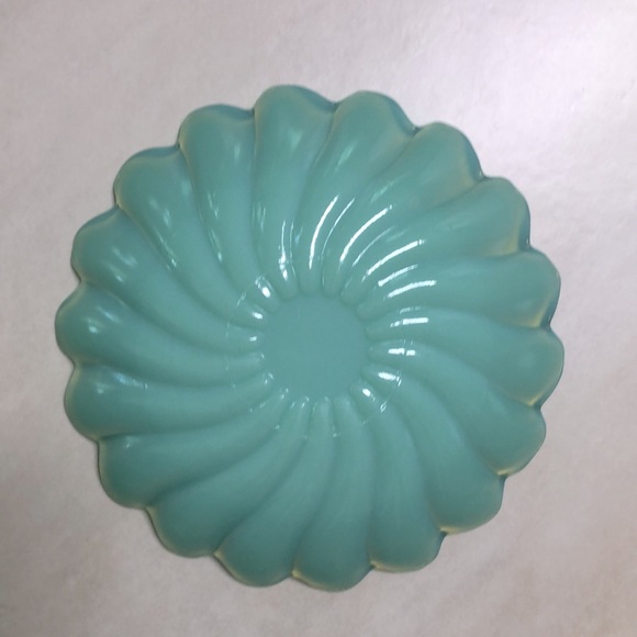 Vintage Translucent Art Glass Petal dessert/ salad plates - Picture 4 of 4